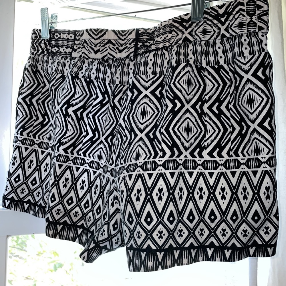 J. Crew Factory boardwalk pull-on linen-cotton print shorts black/white size 6